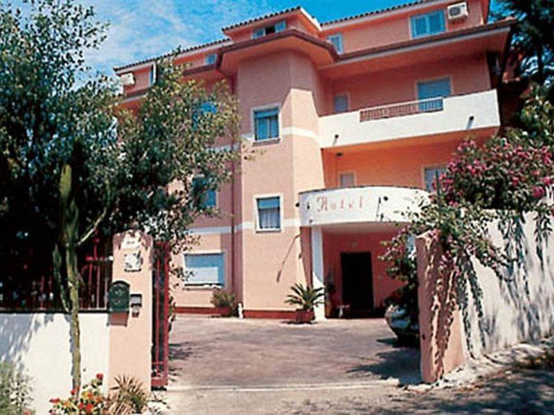 Hotel Umberto Ricadi